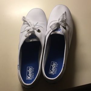 WHITE KEDS SNEAKERS